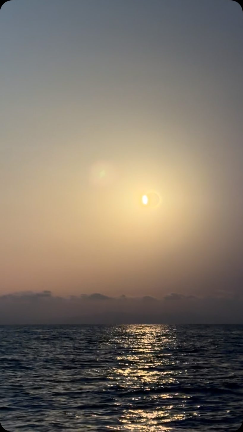 Atardecer en el mar desde cubierta